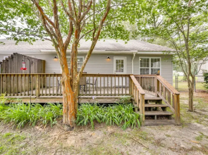 Tranquil Thomasville Retreat w/ Deck + Dining Area