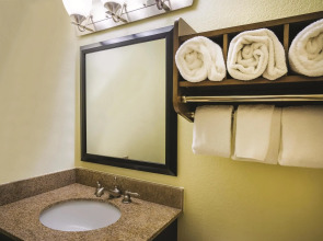 Garner Hotel Glen Burnie BWI Airport Area by IHG