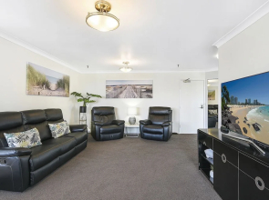 Oceanfront in Surfers Paradise Retreat