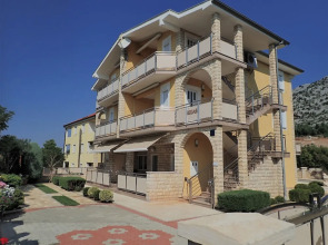 Asja-on Quiet Location and With Beautiful Garden