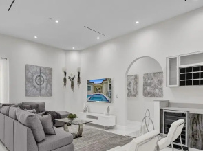 CASA NOBU Modern 6BR w POOL & Gameroom