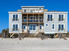 Endless Summer 5 Bedroom Home by Redawning