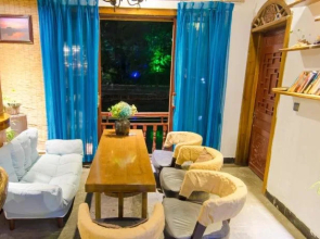 Fenghuang Tujia Ethnic Minority River View Hotel