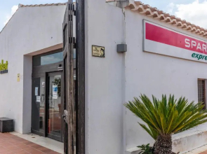 Lovely Apartment Overlooking Golf Course Lake - AO21622