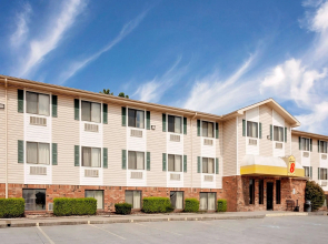 Super 8 by Wyndham Fayetteville