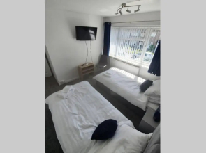 Entire House - Cheshire Oaks/Ellesmere Port