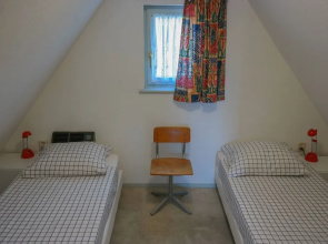 Dike House Affordable 6-person Holiday Home Near the Sea Dike