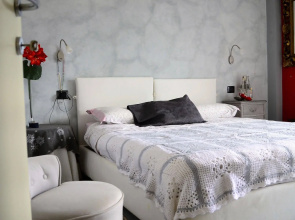 Appartamento Vista Lago Red & Grey