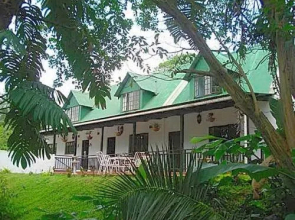 La Familia Guest House