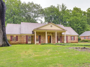 Walk to Graceland: Spacious Memphis Home!