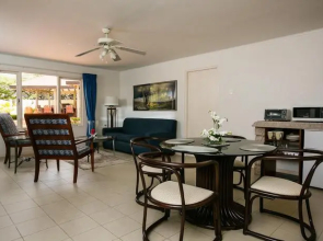 Flat Stone Apartment & Suites