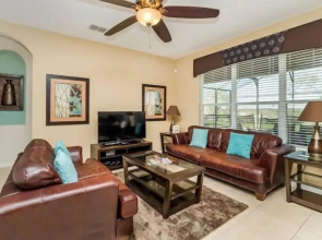 Modern 6 Bedroom 4 Bath Pool Home in Windsor Hills Resort