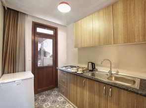 Seven Roses Apart Hotel