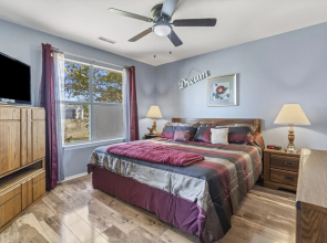 Sunroom Serenity - Community Pool