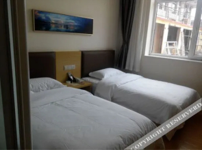 Yun Pan · Cape Town Collection Hotel (Qin Railway Station)