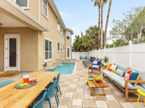 Sleeps 18! Pool, Hottub, Game Room, Blocks to Beach Vilano Villa by Avantstay