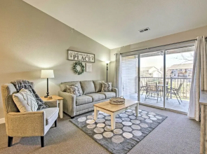 Condo w/ Pool Access: 3 Mi to Branson Strip!