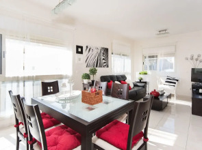 Spacious Duplex with Terrace 3-min From the Beach