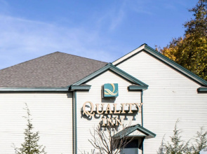 Econo Lodge Glens Falls / Lake George