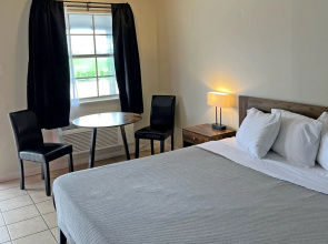 Red Carpet Inn - Houma LA