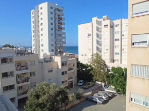 5 min to the Beach Holiday Shared Apartment incl NETFLIX - private ROOM in 3 bdr Apt