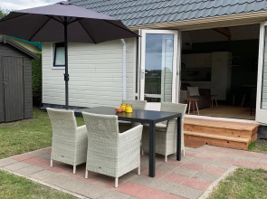 Nice Chalet with Microwave near Wadden Sea