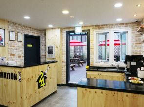 24 Guesthouse Myeongdong Avenue