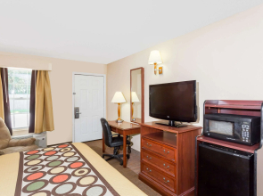 Super 8 by Wyndham Statesboro