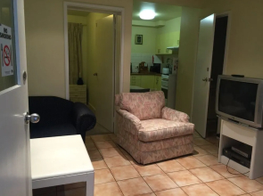 St Kilda Penthouse with Panaromic Bay and City View