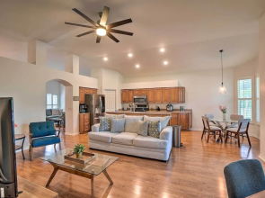 Sunny Brandon Getaway w/ Fire Pit!