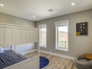 Lafollette Home: Community Pool & Mountain Views!