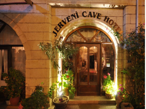 Jerveni Cave Hotel