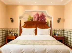 Yake Xiaozhen Holiday Hotel (Changchun Zhongri Lianyi Hospital)