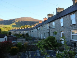 Riverside cottage walking distance into Caernarfon