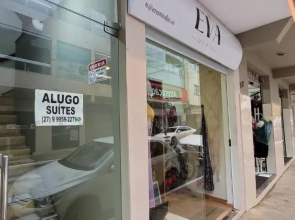 Suite climatizada, ao lado da praca principal