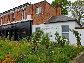 Corner House Apartment