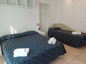 Tombary Hotel Queen Mary Cattolica