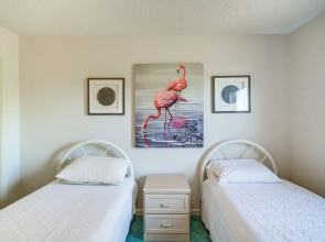 Charming Nags Head Retreat: Half-mi to State Park!