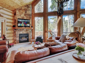 Elk Trail House by RedAwning