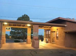 Pecos Trail Inn