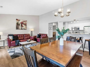 Quittin' Time Stay for 6 With Golf Course Views & Resort Amenities