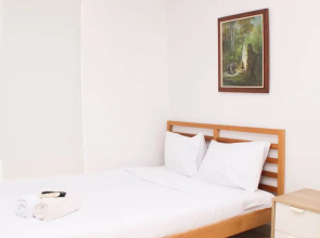Elegant Studio At Azalea Suites Apartment