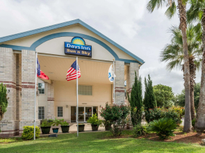 Days Inn by Wyndham San Antonio Southeast/Frost Bank Center