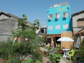 Cocoroom Guesthouse Cafe and Garden - Hostel