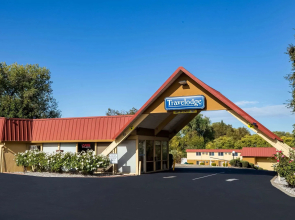 Travelodge by Wyndham Red Bluff South of Redding