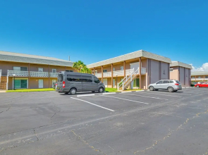 Cute Cocoa Beach Condo w/ Pool & Beach Access!