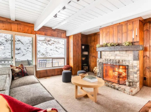 Treetop by AvantStay Rustic Secluded Cabin w Views in Summit Park