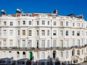 Spacious 1 Bedroom Apartment in Brighton Beside the Sea