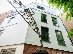 ServicedLets The Famous Residence