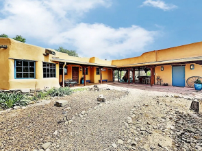 Alfreds Hacienda & Casita W/ Hot Tub & Fireplaces 4 Bedroom Home